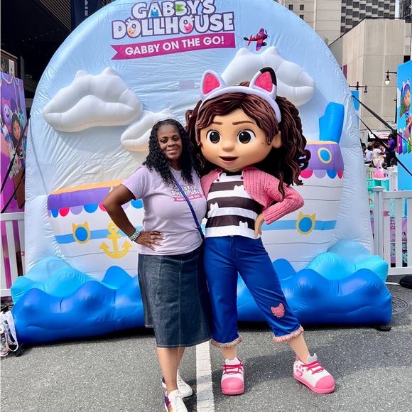 It’s For The Little Divas, jewelry and bags all the accessories you need show!!👛 - Picture 9 of 16